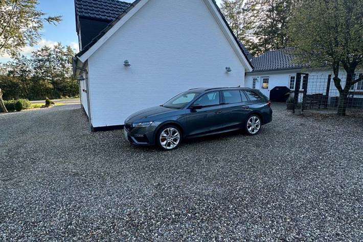 Grå Skoda Octavia fra 2021