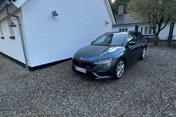 Grå Skoda Octavia fra 2021