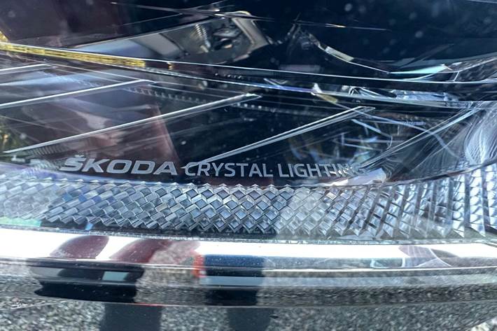 Grå Skoda Octavia fra 2021