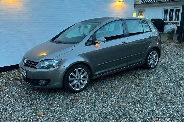 Grå VW Golf Plus fra 2010