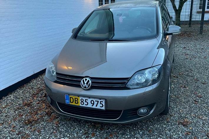 Grå VW Golf Plus fra 2010