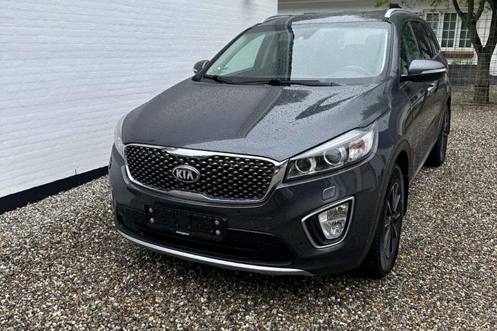 Grå Kia Sorento fra 2016 set udefra