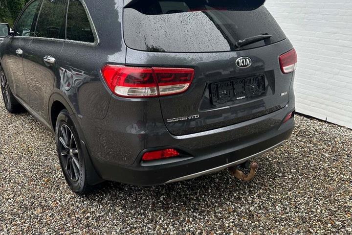 Grå Kia Sorento fra 2016