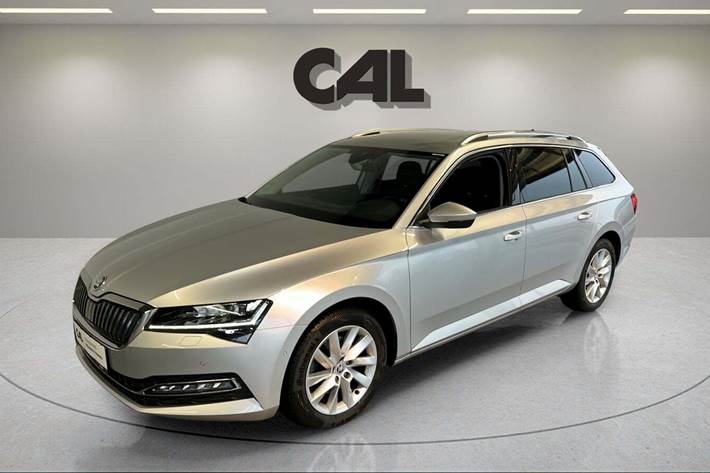 Sølv Skoda Superb fra 2020 set udefra