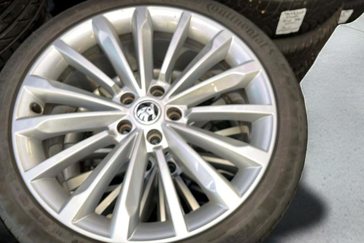 Sølv Skoda Superb fra 2020