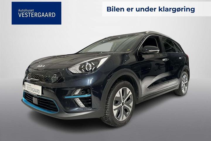 Blå Kia e-Niro fra 2021 set udefra