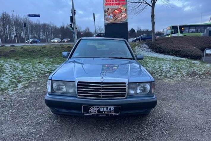 undefined Mercedes 190 E fra 1988 set udefra