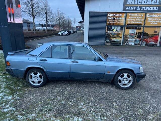 undefined Mercedes 190 E fra 1988
