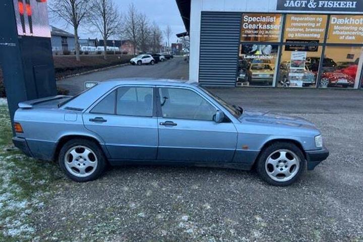 undefined Mercedes 190 E fra 1988