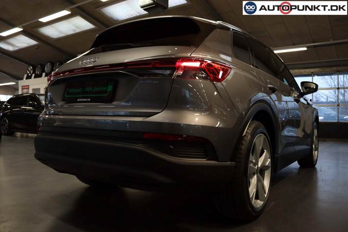 Grå Audi Q4 e-tron fra 2023