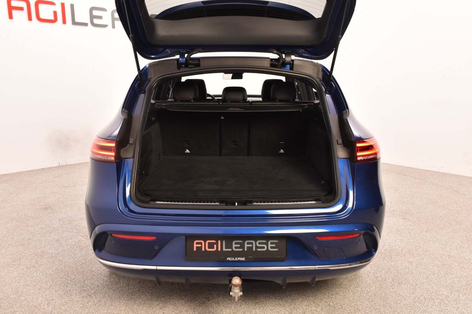 Blå Mercedes EQC400 fra 2021