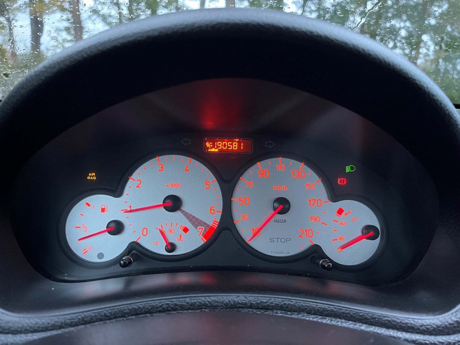 Sølv Peugeot 206 fra 2002