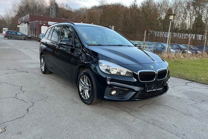 Sort BMW 218d fra 2016 set udefra