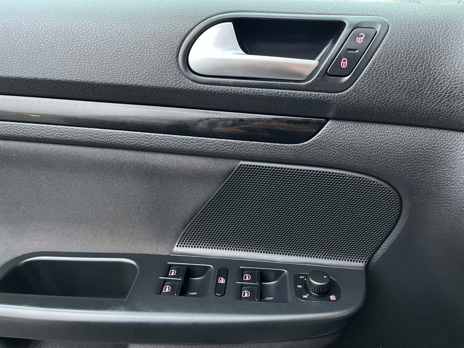 Grå VW Golf VI fra 2011