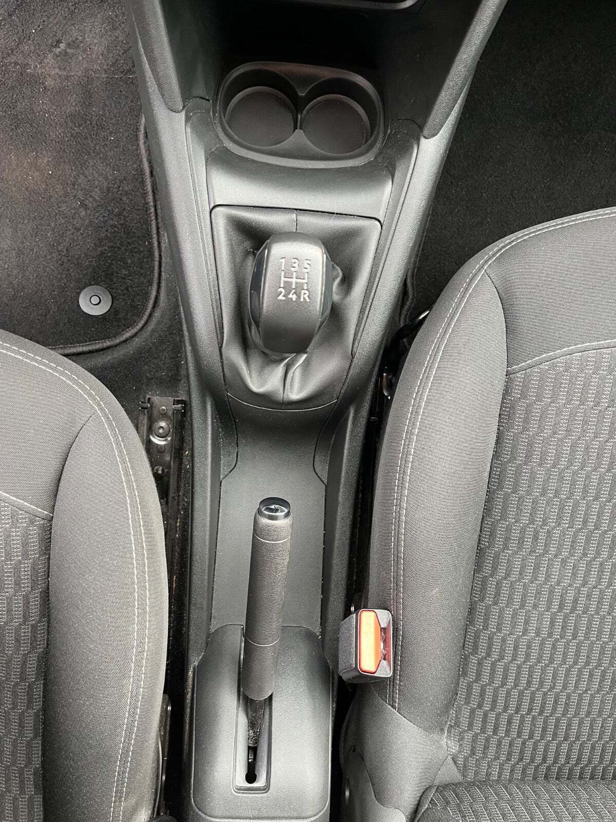 Blå Peugeot 208 fra 2017