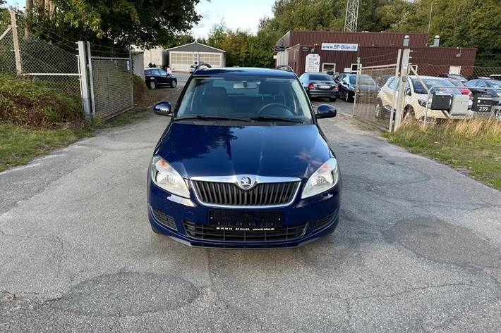 Blå Skoda Fabia fra 2014