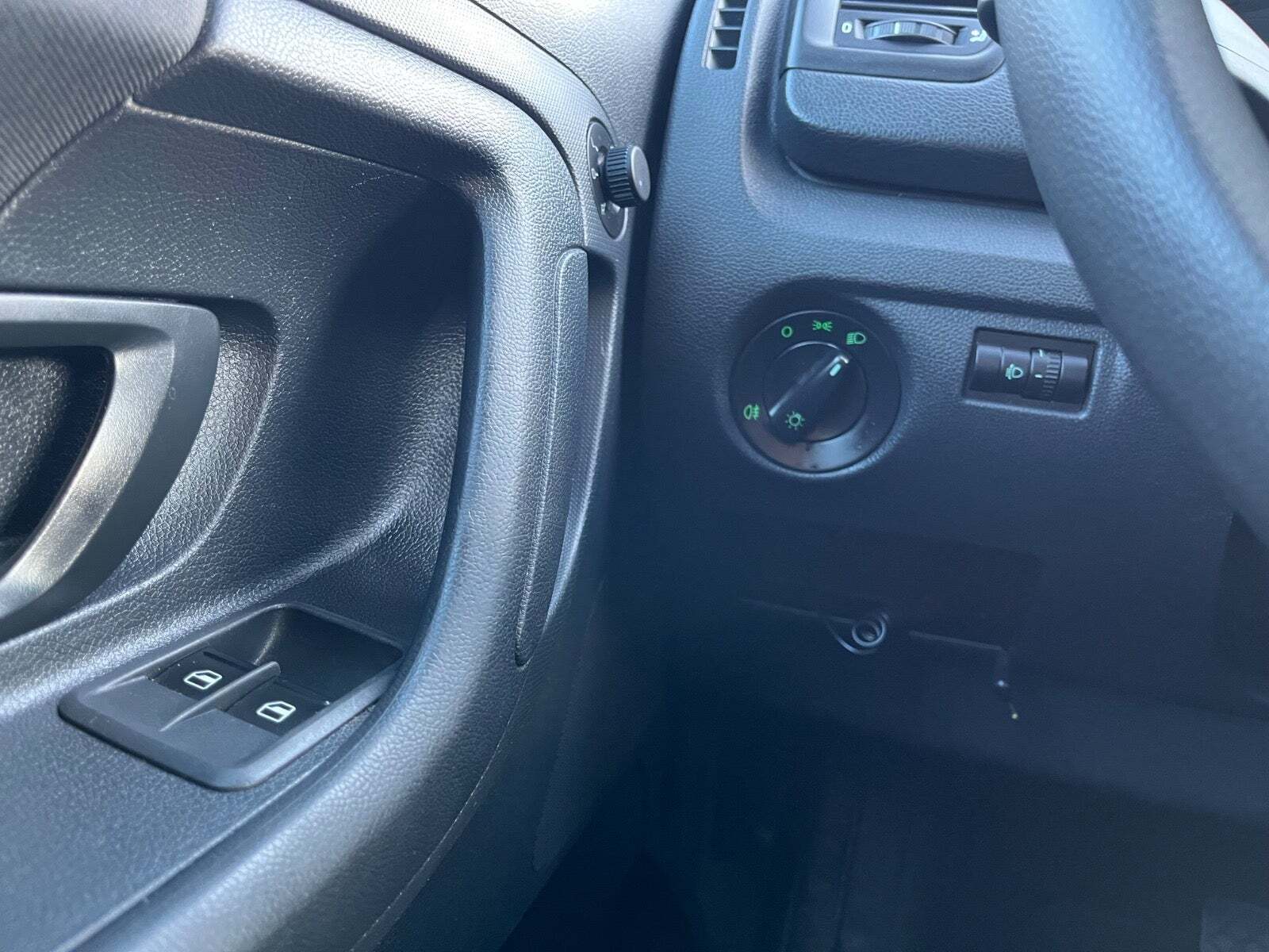 Blå Skoda Fabia fra 2014