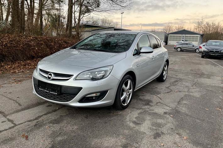 Sølv Opel Astra fra 2014