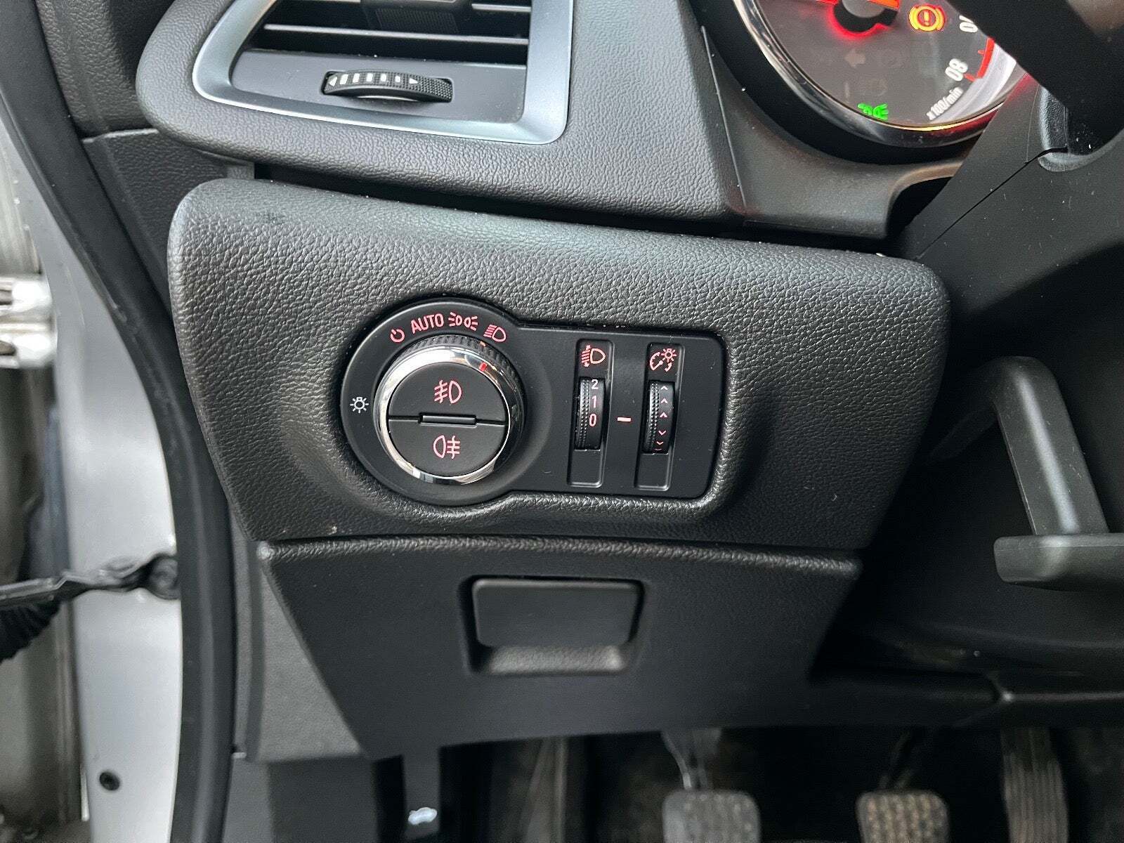 Sølv Opel Astra fra 2014