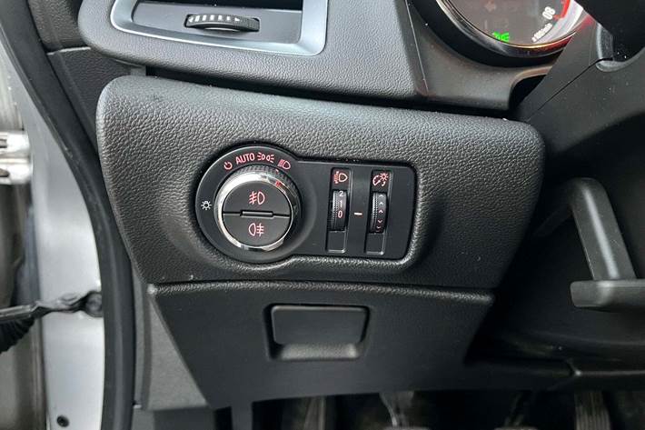 Sølv Opel Astra fra 2014