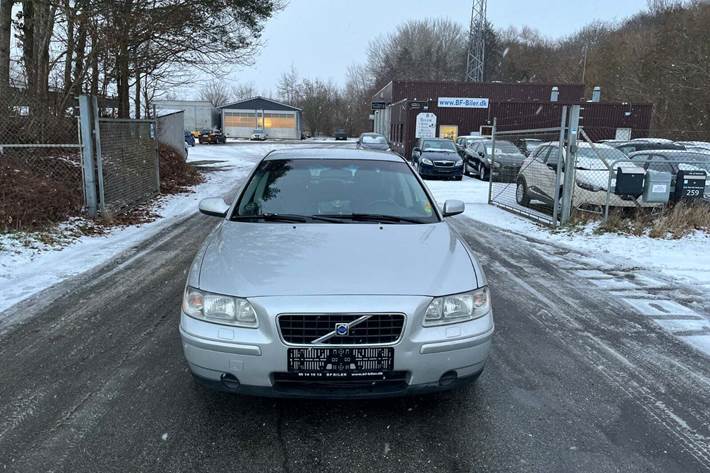 Sølv Volvo S60 fra 2005