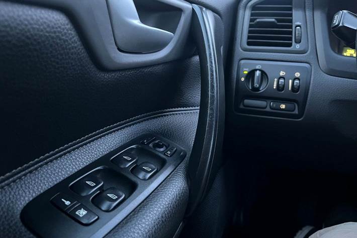 Sølv Volvo S60 fra 2005