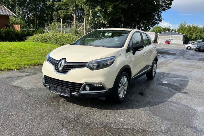 Orange Renault Captur fra 2016 set udefra