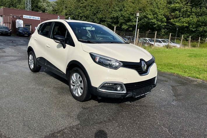Orange Renault Captur fra 2016
