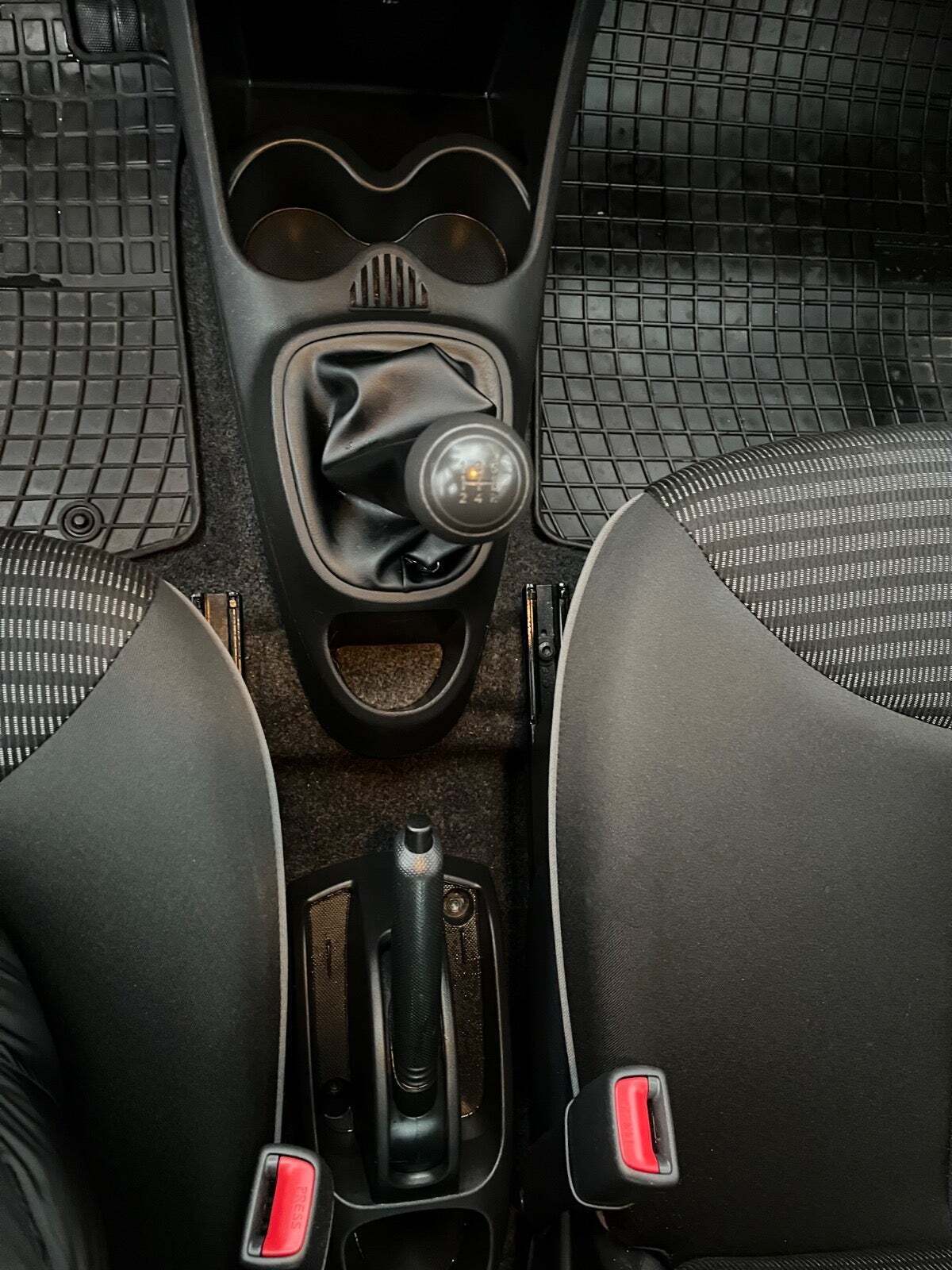 Lilla Peugeot 107 fra 2014