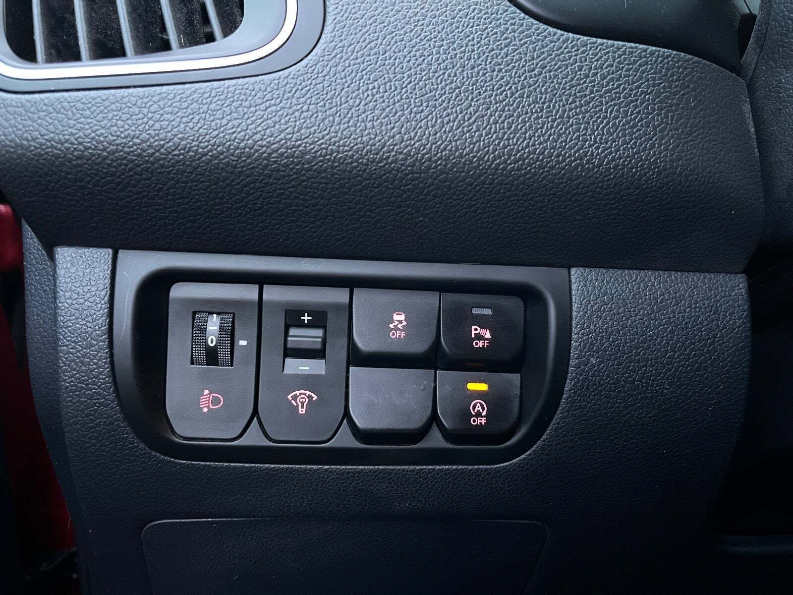 Rød Kia Rio fra 2016