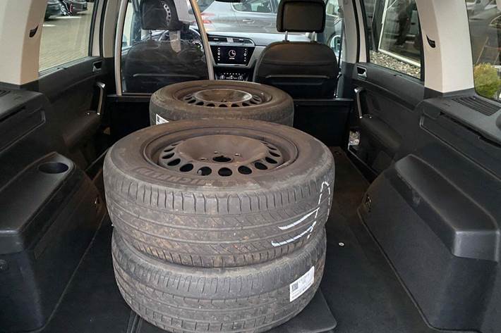 Hvid VW Touran fra 2021