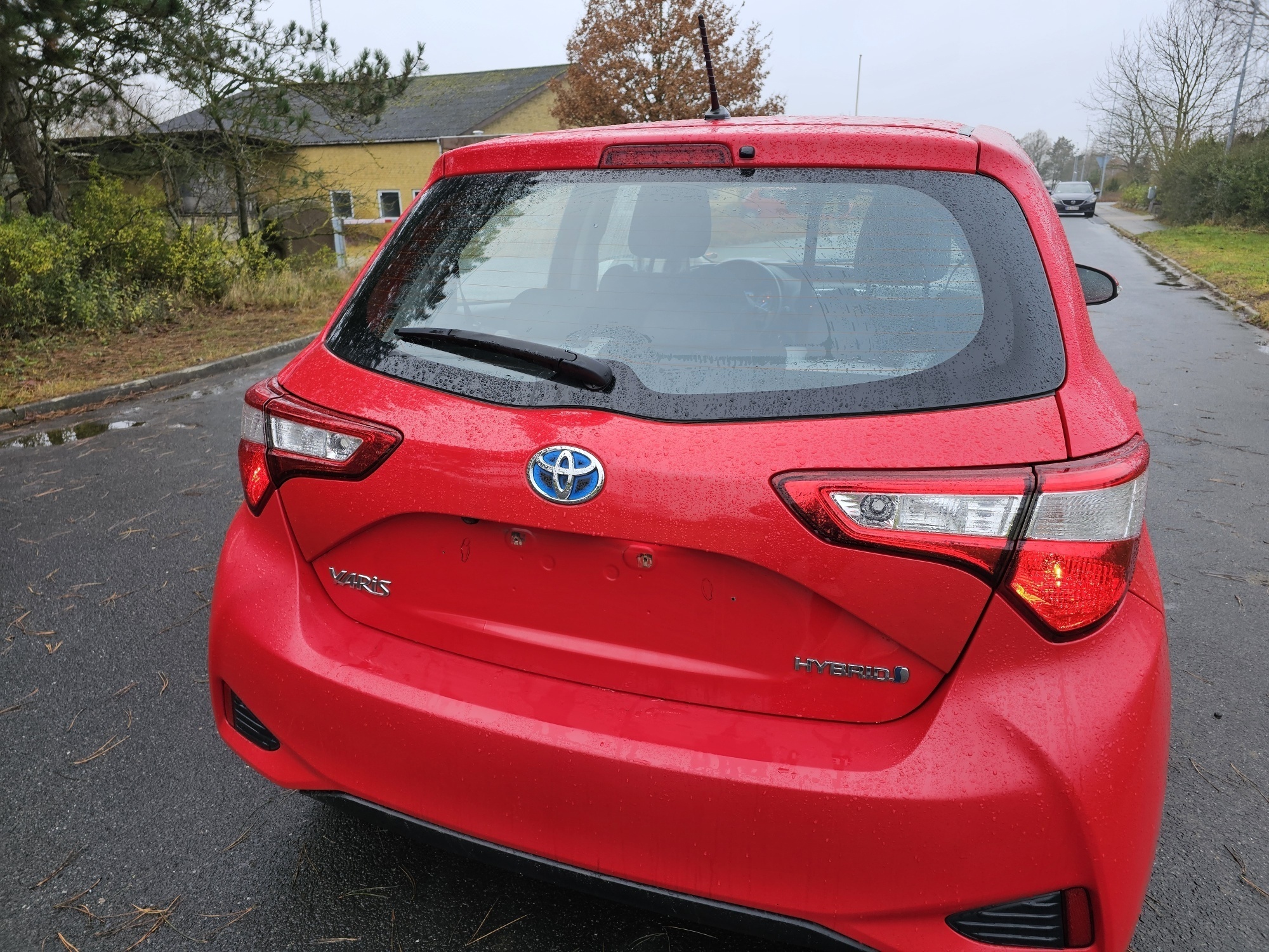 Rød Toyota Yaris fra 2020