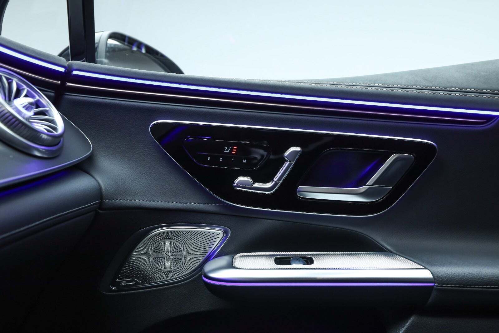 Grå Mercedes EQE350 fra 2022