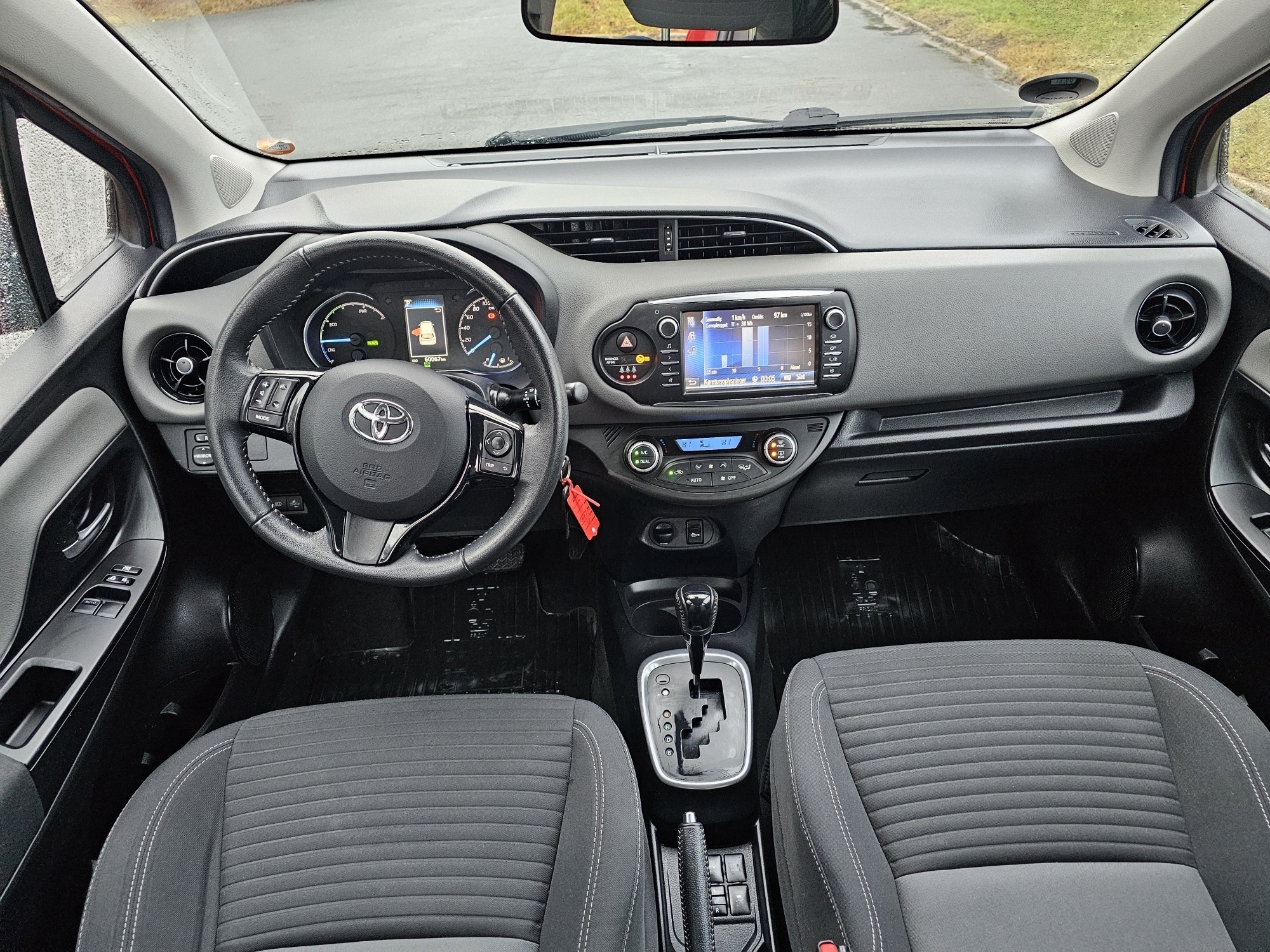 Rød Toyota Yaris fra 2020