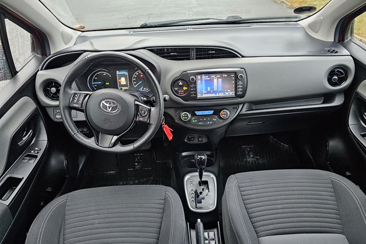 Rød Toyota Yaris fra 2020