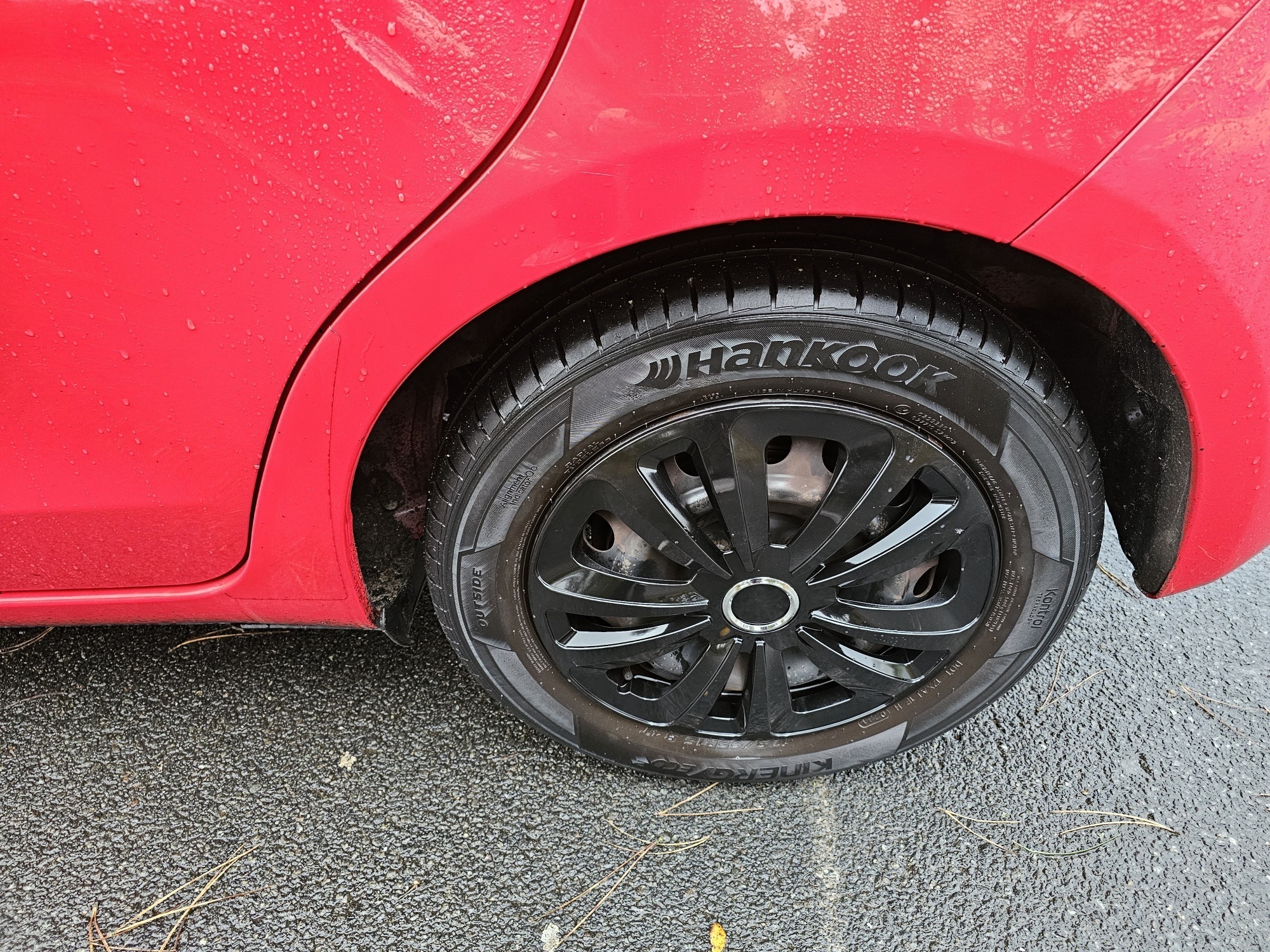 Rød Toyota Yaris fra 2020