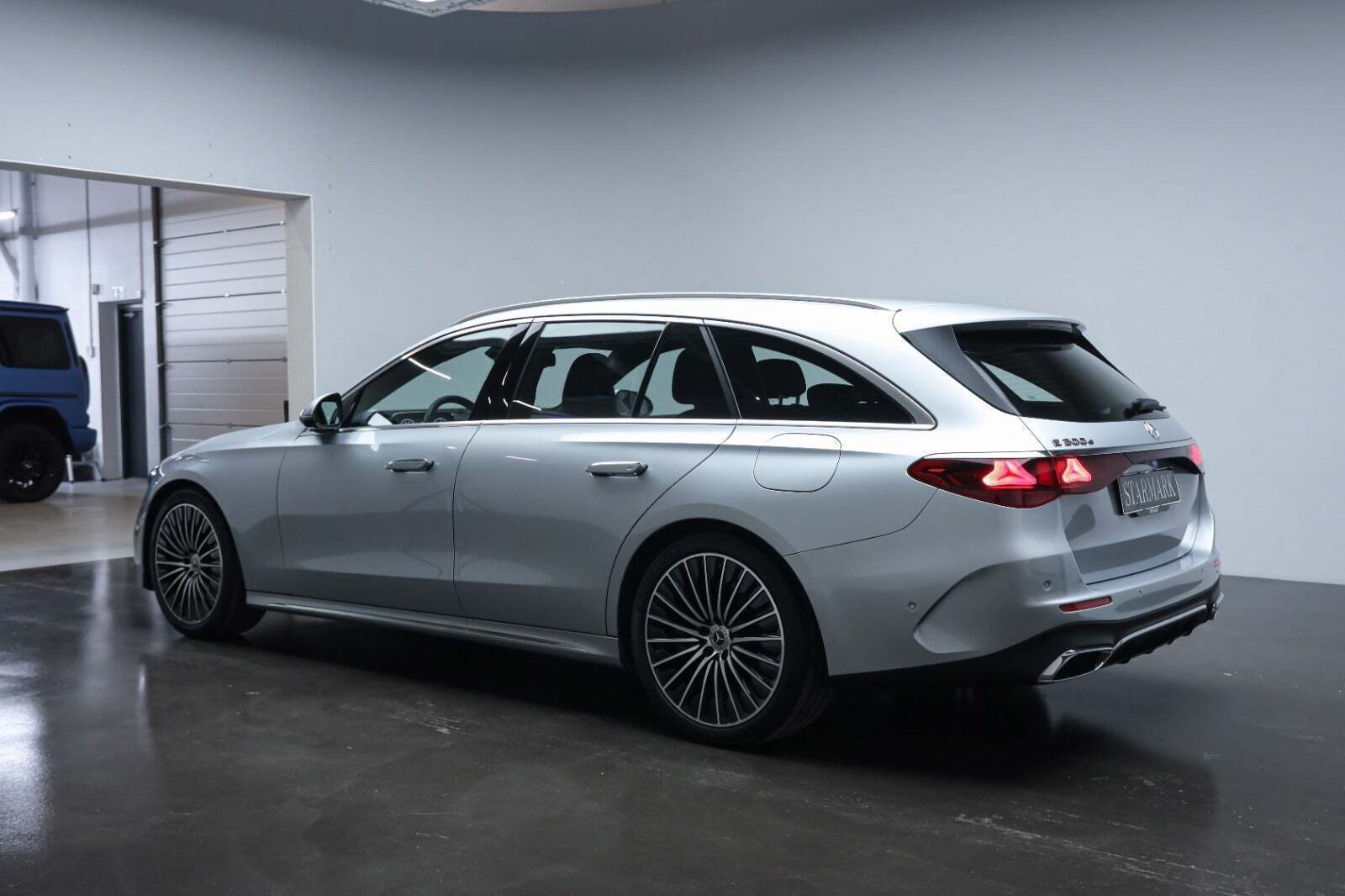 Sølv Mercedes E300 e fra 2024