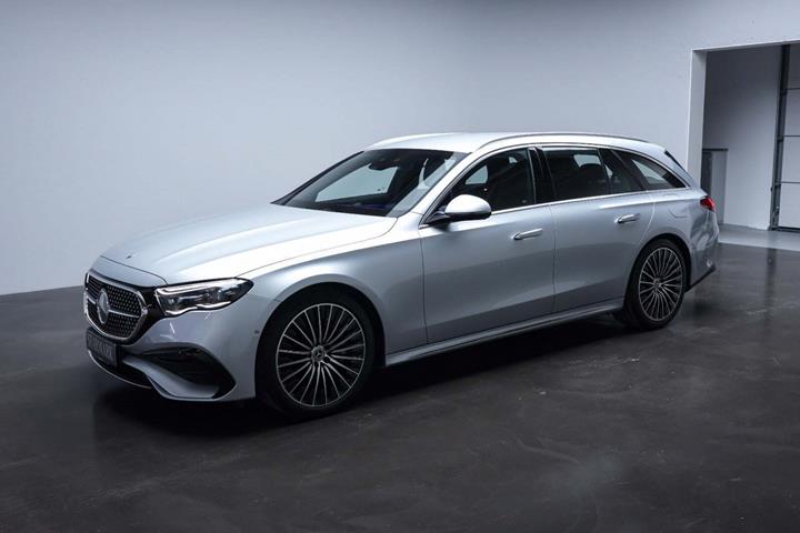 Sølv Mercedes E300 e fra 2024