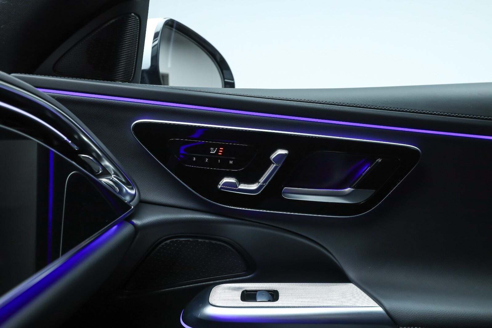 Sølv Mercedes E300 e fra 2024