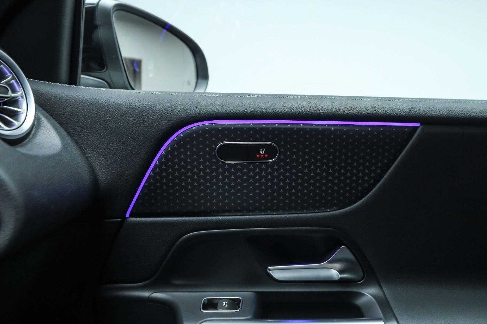 Sort Mercedes EQB350 fra 2024