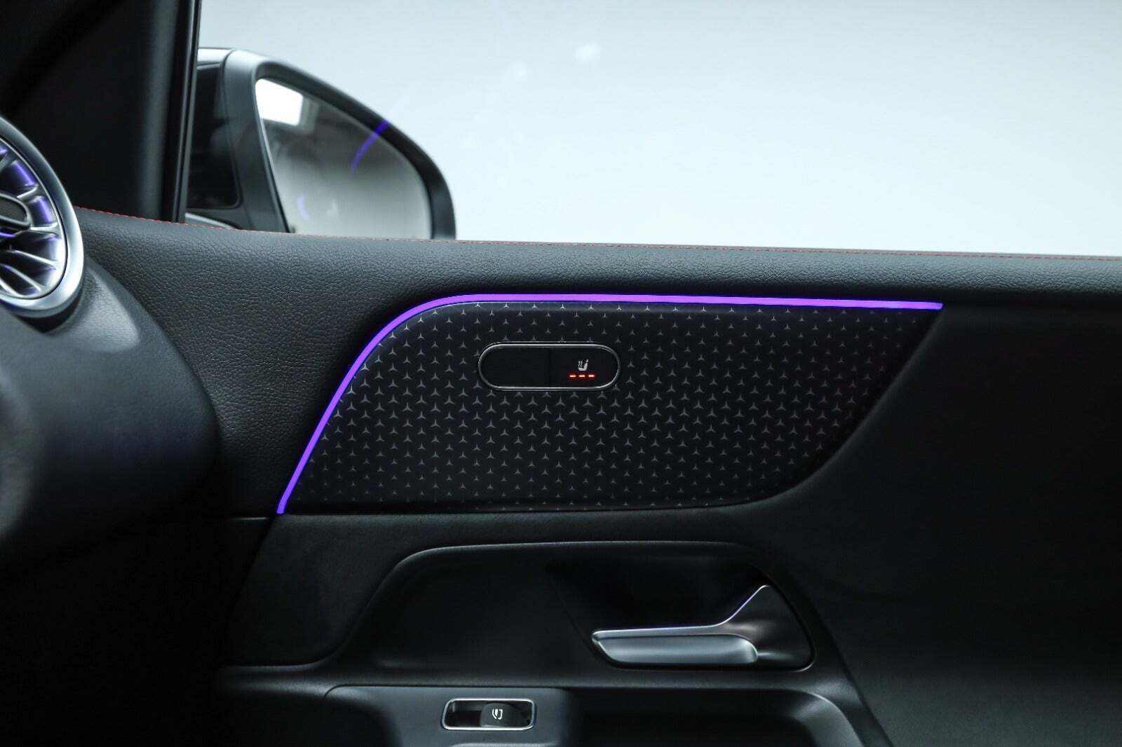 Sort Mercedes EQB250+ fra 2025