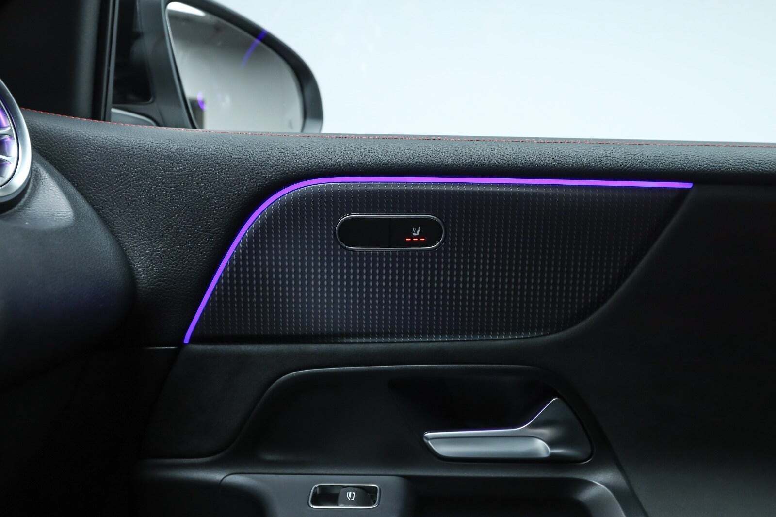 Sort Mercedes EQB250+ fra 2023