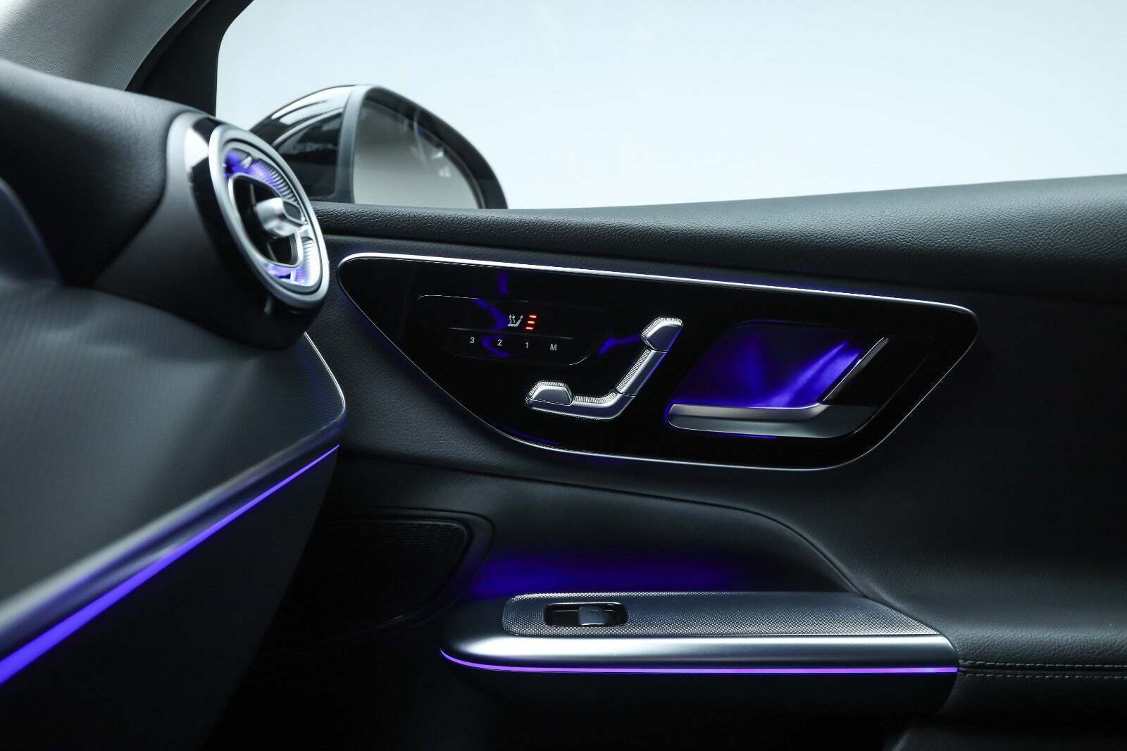 Sort Mercedes GLC300 de fra 2023