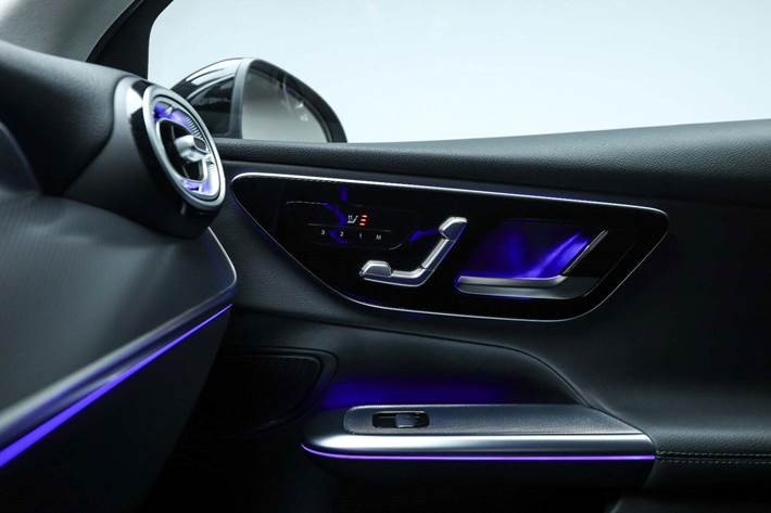 Sort Mercedes GLC300 de fra 2023