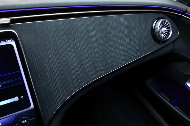 Sort Mercedes EQE350 fra 2024