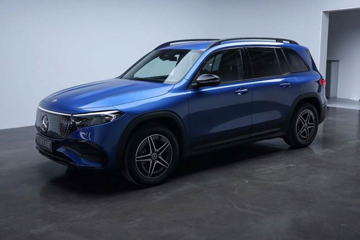 Blå Mercedes EQB250+ fra 2024