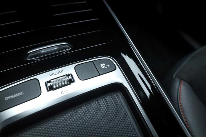 Blå Mercedes EQB250+ fra 2024