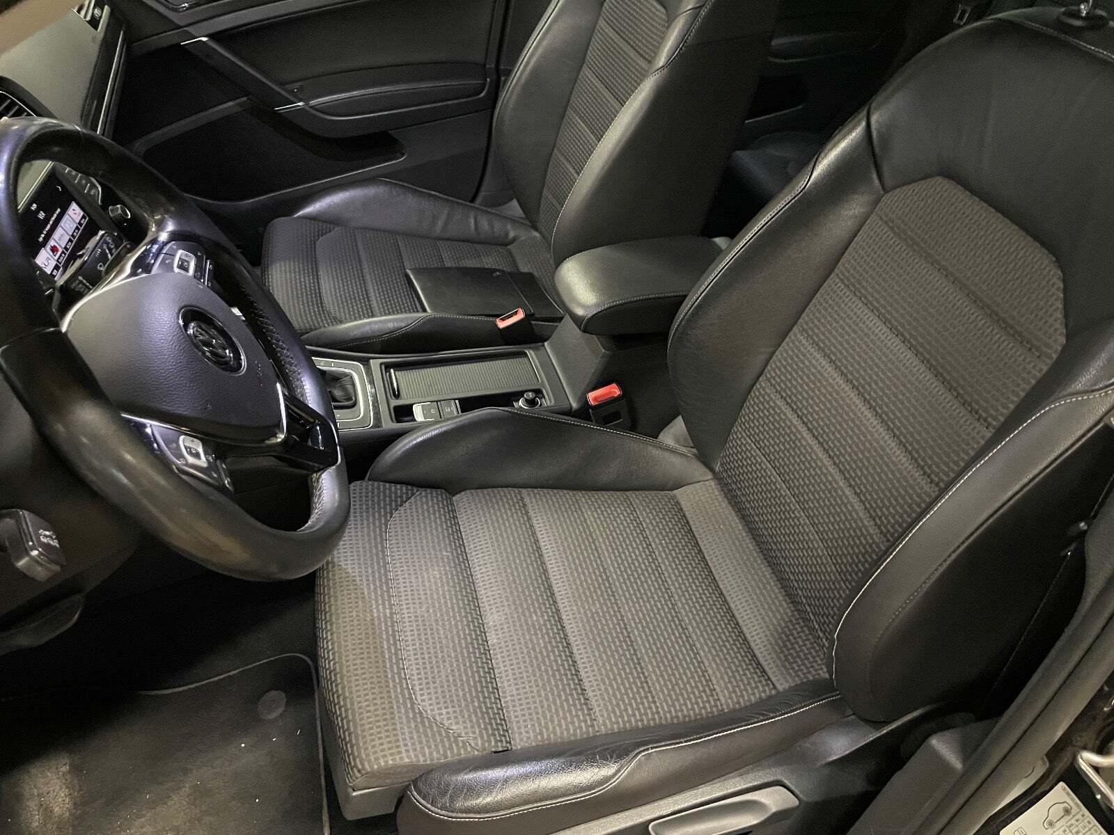 VW Golf VII 2,0 TDi 150 R-line Variant DSG BMT