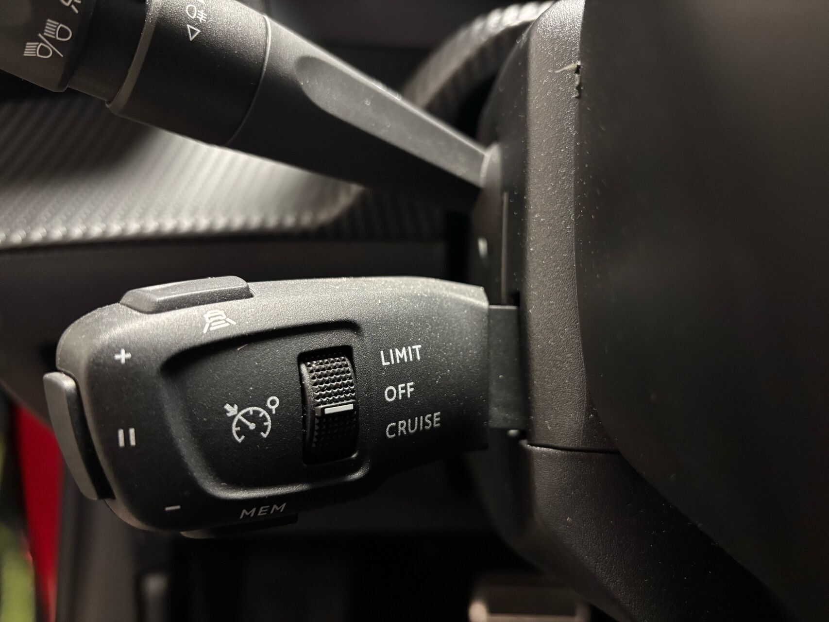 Rød Peugeot e-208 fra 2022