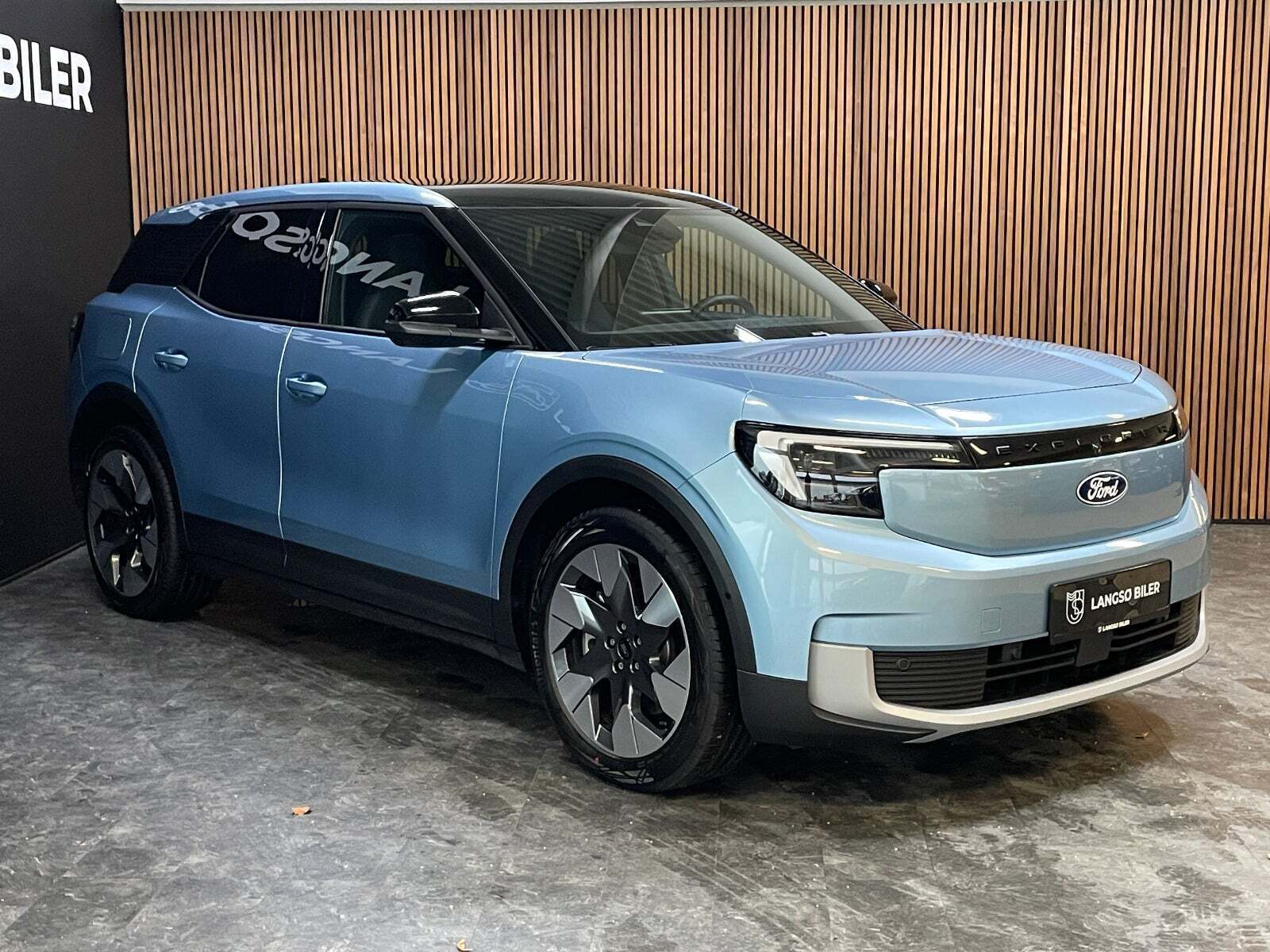 Ford Explorer 77 Premium Extended Range